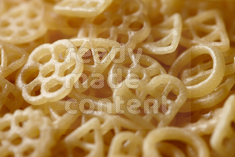 تسالي علي خلفية بيضاء