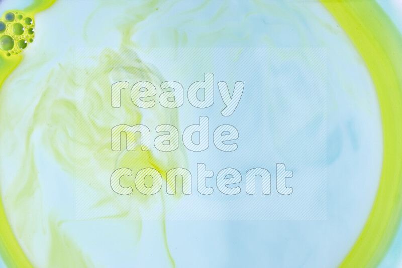 لقطة مقربة لأنماط دوامية بتدرجات اللون الأخضر