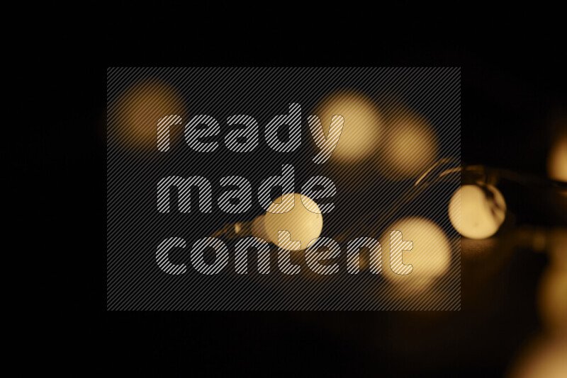 مصابيح ذهبية علي خلفية سوداء