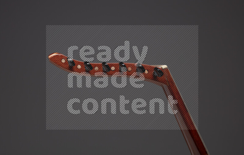 اجزاء من عود خشبي بني على خلفية رمادية