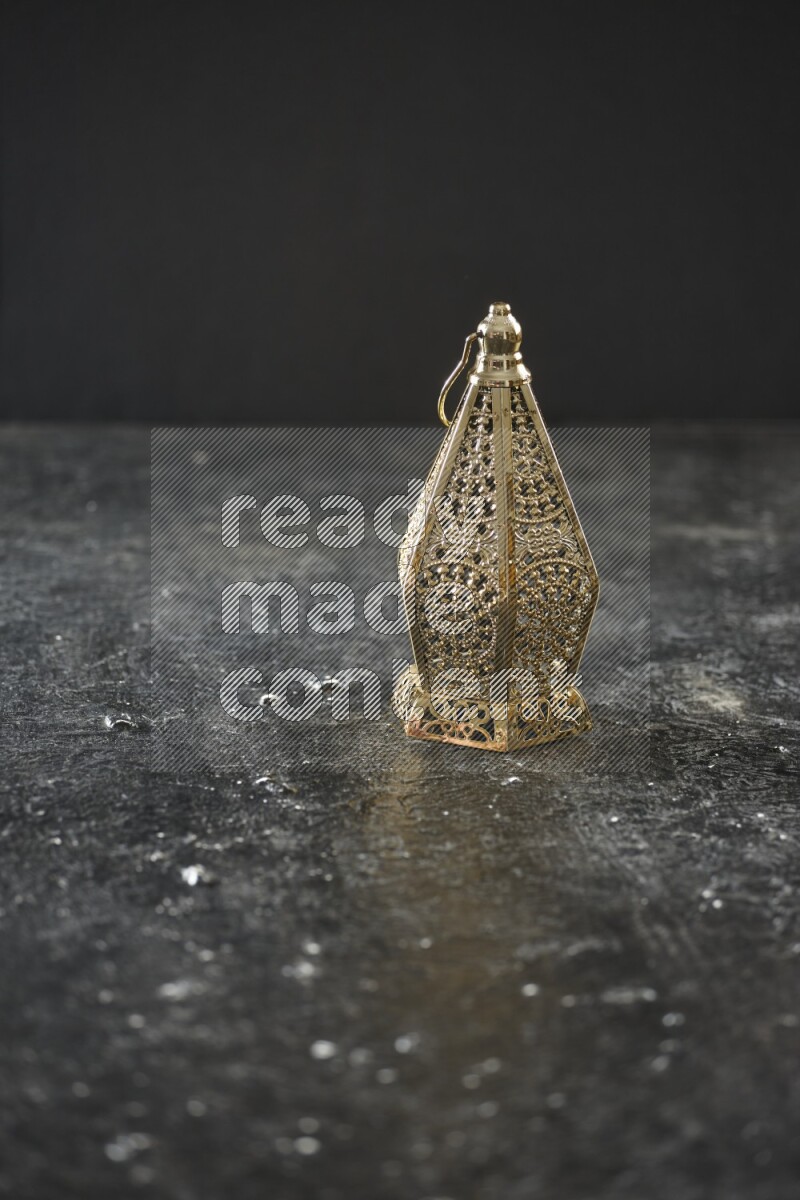 فانوس موضوع علي خلفية سوداء