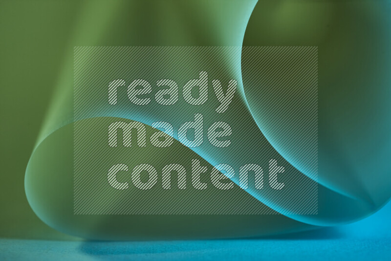 فن تجريدي يعرض منحنيات وتدرجات اللون الأخضر والأزرق مكونه بضوء ملون