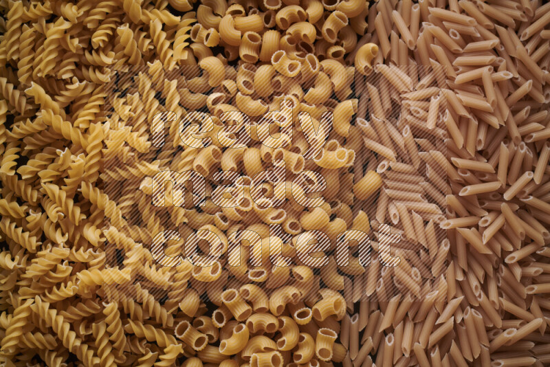 3 انواع معكرونة علي الخلفية كاملة