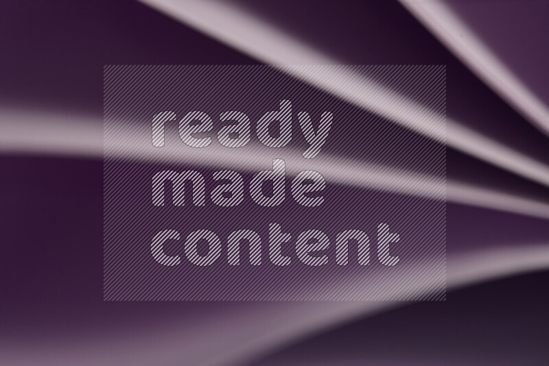 فن تجريدي يعرض المنحنيات المرتبة للأوراق باللون الارجواني