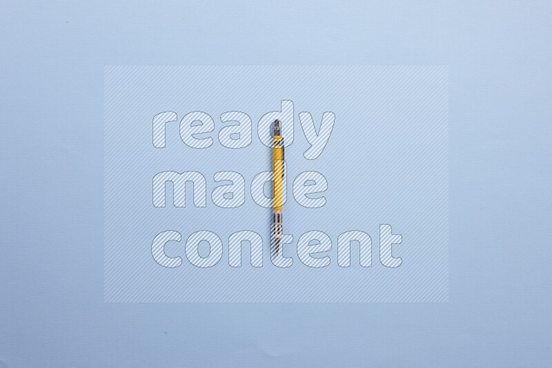 أدوات مدرسة مختلفة علي خلفية زرقاء